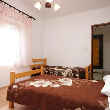 910a Apartmán Sali
