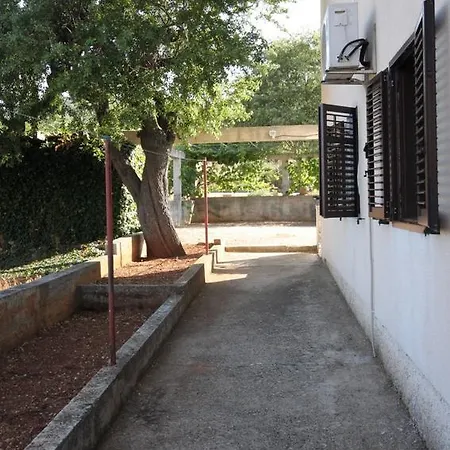 910a *